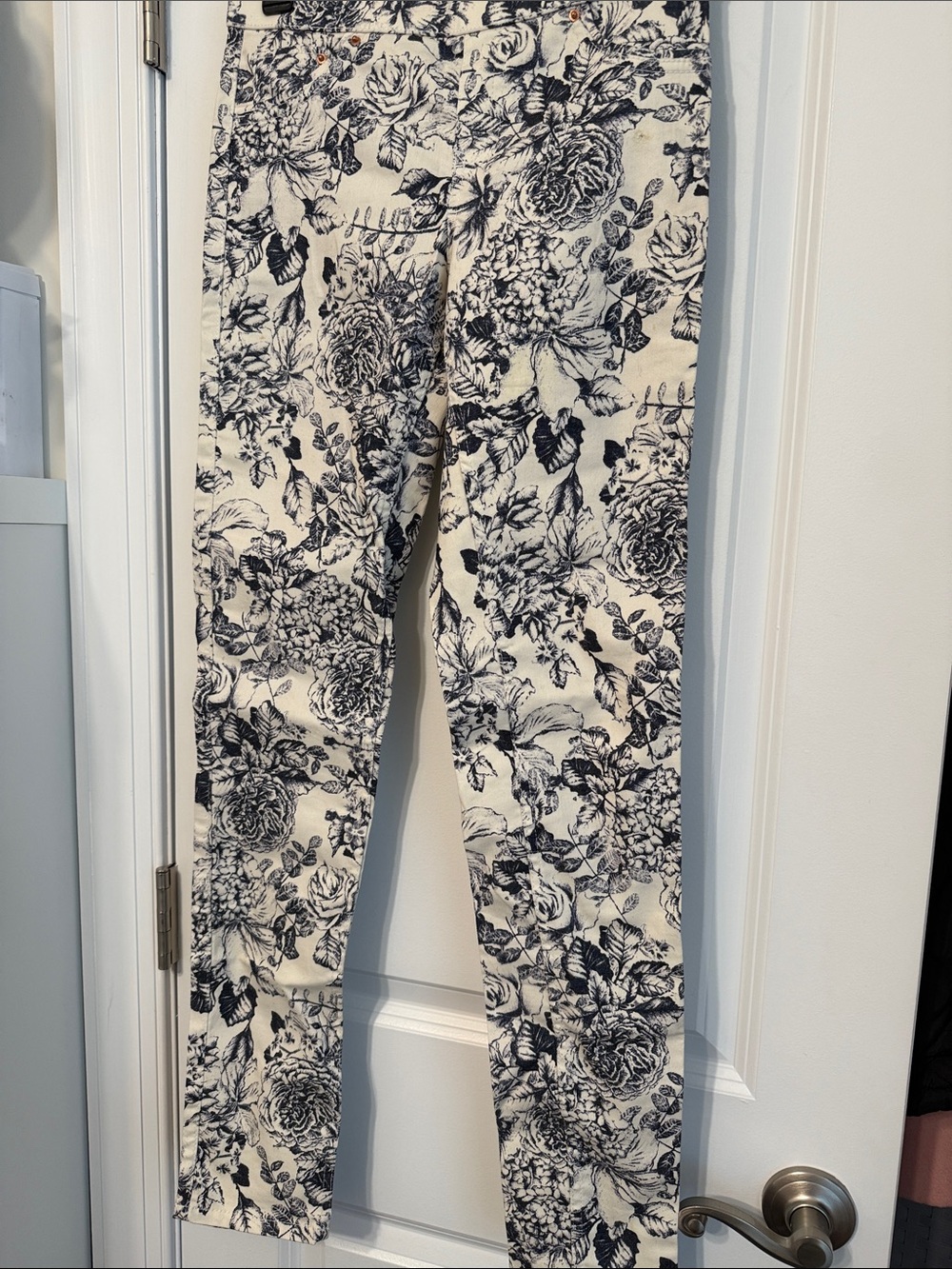 H&M Cream Skinny Jeans with Black Floral Print